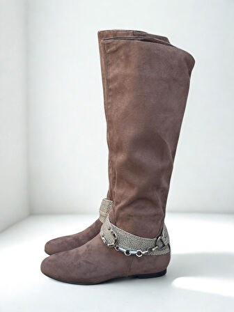 Kadın Nubuk Toka Detaylı Çizme(Dar Kalıp 1 Beden Büyük Alınız)