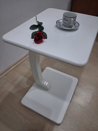 Ufo C 90639 Dikdörtgen Sehpa Mdf Parlak Beyaz Koltuk Altı Tekerlekli  El Yapım