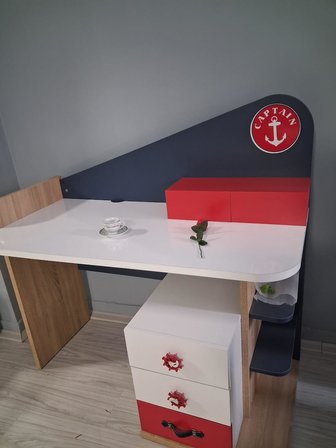 Çalışma Masa Kaptan 90647 Gri Kırmızı Renk Uyumu 1. Sınıf Suntalam Demonte