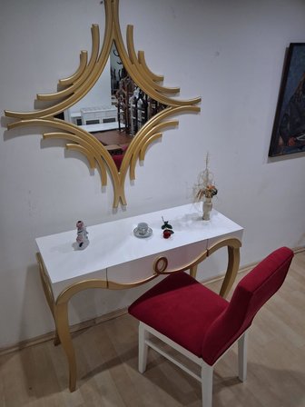Dresuar Cnc Kabartma 90661 Model Aynalı Ahşap Sandalye Ayak Parlak Beyaz Gold Renk