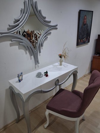 Dresuar Cnc Kabartma 90664 Model Aynalı Gökyüzü Sandalye Ayak Parlak Beyaz Gri Renk