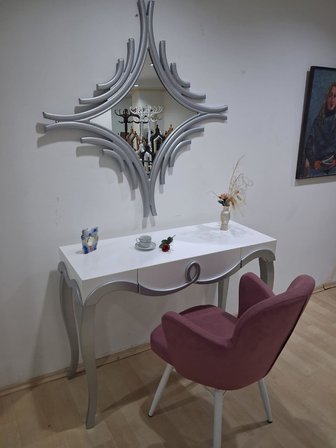 Dresuar Cnc Kabartma 90665 Model Aynalı Kelebek Sandalye Ayak Parlak Beyaz Gri Renk
