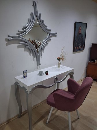Dresuar Cnc Kabartma 90665 Model Aynalı Kelebek Sandalye Ayak Parlak Beyaz Gri Renk