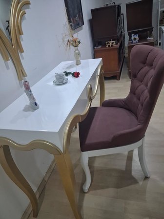 Dresuar Cnc Kabartma 90663 Model Aynalı Gökyüzü Sandalye Ayak Parlak Beyaz Gold Renk