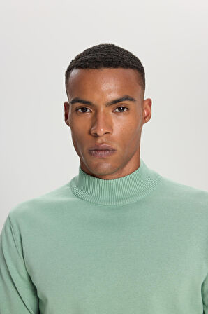 Pamuklu Standart Fit Normal Kesim Yarım Balıkçı Yaka Triko Kazak