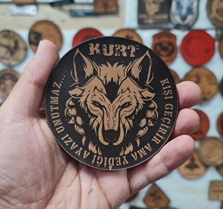 Kurt Kışı Geçirir Ama Yediği Ayazı Unutmaz -Yuvarlak  Deri Peç - Arma - Wolf Leather Patch