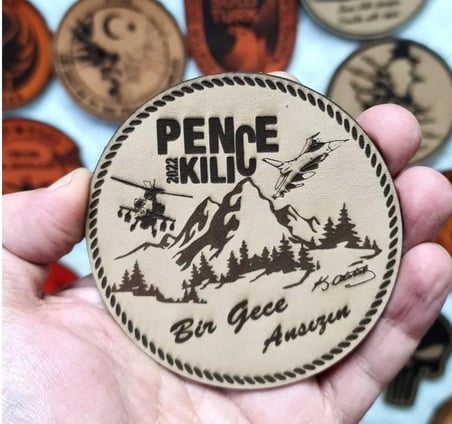 PENÇE KILIÇ HAREKATI - Deri PEÇ - Arma - Askeri Patch