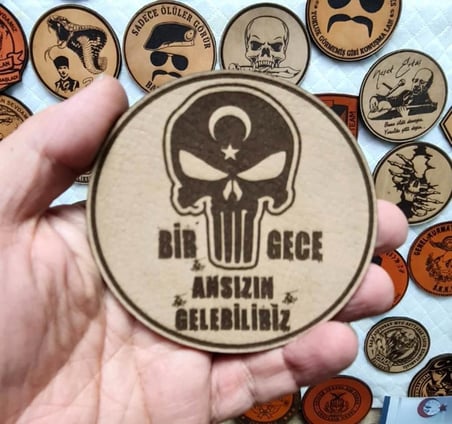 BİR GECE ANSIZIN GELEBİLİRİZ - Deri PEÇ - Arma - Askeri Patch