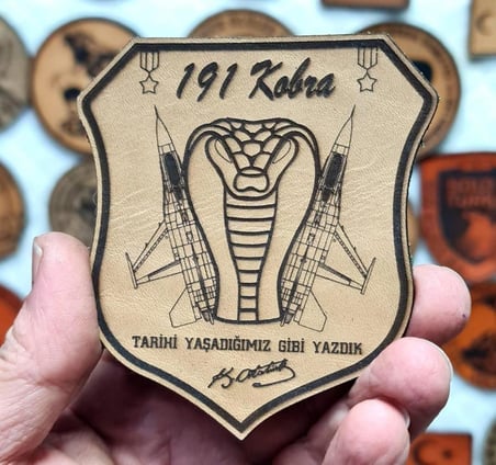 191 FİLO TARİHİ YAŞADIĞIMIZ GİBİ YAZDIK Deri PEÇ - Arma - Askeri Patch