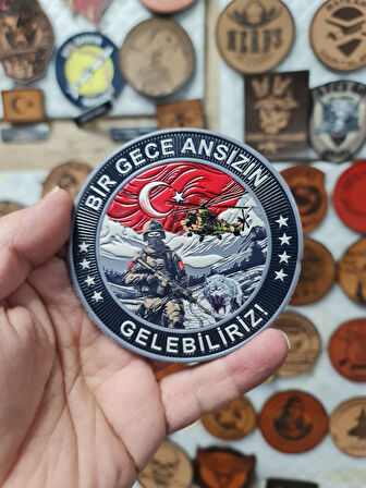 BAYRAK ASKER  PEÇ , BİR GECE ANSIZIN GELEBİLİRİZ - Arma - TPU Patch