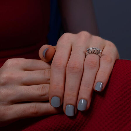 G Renk 0.65 Karat Pırlanta Beştaş Yüzük