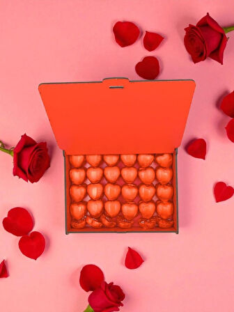 50 Adet Kalp Şeklinde Çikolatalı Kırmızı Ahşap Hediye Kutusu – Sevgi Dolu Tatlar