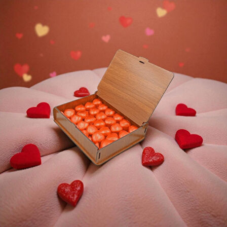 Ahşap Kutuda Hediyelik 50 Adet Kalp Çikolata – Özel Günler İçin Tatlı Sürpriz Hediyelik