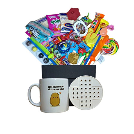 Dün Bugün Gibi! Nostaljik Hediyelerle Dolu Siyah Hediye Kutusu ve Seni Seviyorum Biliyorsun Dimi Yazılı Kupa Bardak