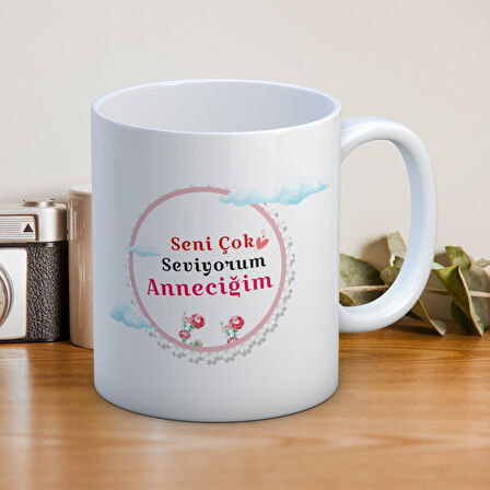 Annelerin Vazgeçilmezi Sevgi Dolu Kupa Tasarımlı 1 Adet Seni Çok Seviyorum Anneciğim Yazılı Anneler Günü Hediyelik Kupa 