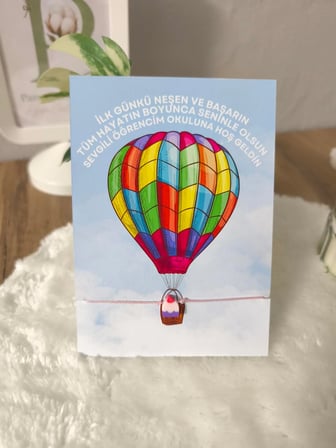 Pamuğum Atelier Uçan Balon Renkli Şans Bilekliği Tebrik Kartı Okulda İlk Günüm Hediyeliği (15 Adet)