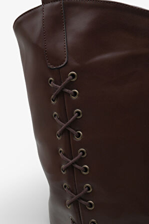 Kadın Bağcık Detaylı Sivri Burun Günlük Çizme Holdes Kahve