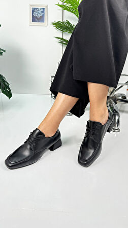 Günlük Kadın Loafer Topuklu Toka ve Dikiş Detaylı Bağcıklı Küt Burunlu Ayakkabı 1500