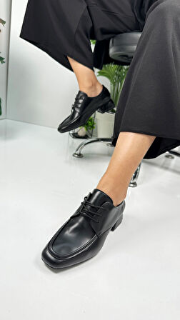 Günlük Kadın Loafer Topuklu Toka ve Dikiş Detaylı Bağcıklı Küt Burunlu Ayakkabı 1500