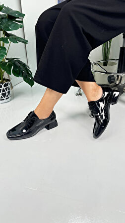 Günlük Kadın Loafer Topuklu Toka ve Dikiş Detaylı Bağcıklı Küt Burunlu Ayakkabı 1500