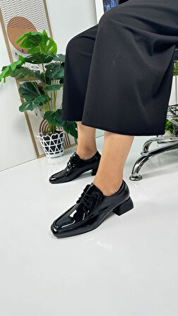 Günlük Kadın Loafer Topuklu Toka ve Dikiş Detaylı Bağcıklı Küt Burunlu Ayakkabı 1500