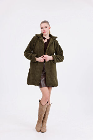 Düğmeli Cepli Kadın Peluş Kaban