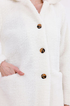 Düğmeli Cepli Kadın Peluş Kaban