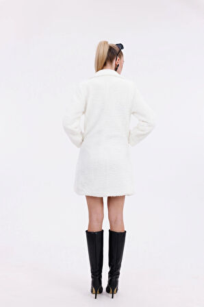 Düğmeli Cepli Kadın Peluş Kaban