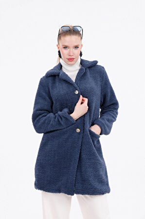 Düğmeli Cepli Kadın Peluş Kaban