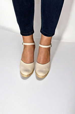 Kadın Dolgu Topuk Keten Sandalet – Hasır Detaylı, Arkası Açık Yazlık Model