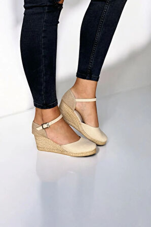 Kadın Dolgu Topuk Keten Sandalet – Hasır Detaylı, Arkası Açık Yazlık Model