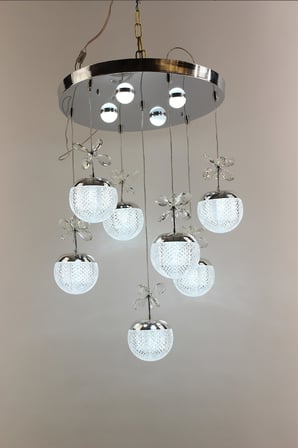 Gümüş Çemberli Seri Kelebekli 7li Kristalize Küre Model Modern Led Avize 