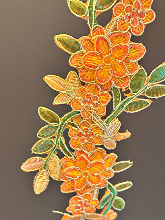 ÜTÜ İLE YAPIŞAN VARAKLI SARMAŞIK ÇİÇEKLİ ARMA DİKİŞ APLİKE 38X12 CM