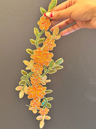 ÜTÜ İLE YAPIŞAN VARAKLI SARMAŞIK ÇİÇEKLİ ARMA DİKİŞ APLİKE 38X12 CM
