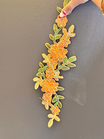 ÜTÜ İLE YAPIŞAN VARAKLI SARMAŞIK ÇİÇEKLİ ARMA DİKİŞ APLİKE 38X12 CM