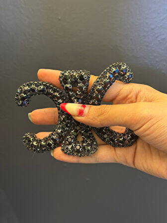 ÜTÜ İLE YAPIŞAN SİYAH TAŞ İŞLEME ARMA DİKİŞ APLİKE 10X7 CM