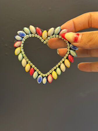 ÜTÜ İLE YAPIŞAN RENKLİ TAŞ İŞLEME KALP ARMA DİKİŞ APLİKE 6X6 CM