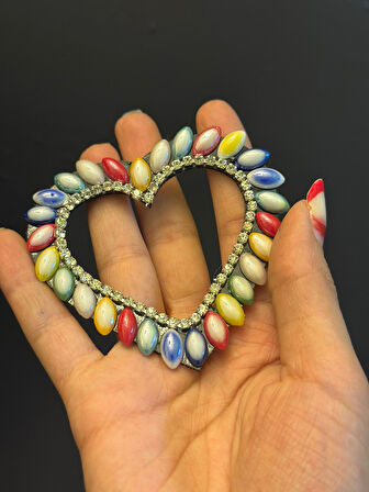 ÜTÜ İLE YAPIŞAN RENKLİ TAŞ İŞLEME KALP ARMA DİKİŞ APLİKE 6X6 CM