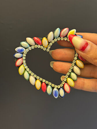 ÜTÜ İLE YAPIŞAN RENKLİ TAŞ İŞLEME KALP ARMA DİKİŞ APLİKE 6X6 CM