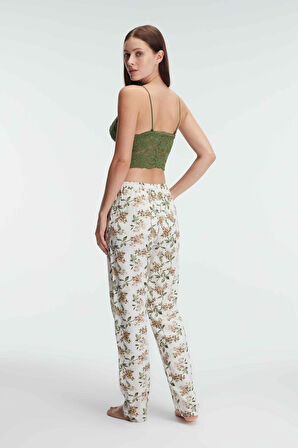 Kadın İp Askılı V Yaka Çiçek Desenli Yazlık Dokuma Dantel Detaylı Pijama Takımı Sabahlık