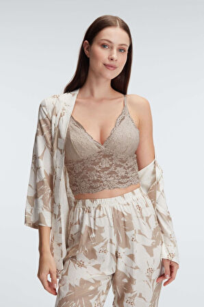 Kadın İp Askılı V Yaka Çiçek Desenli Yazlık Dokuma Dantel Detaylı Pijama Takımı Sabahlık