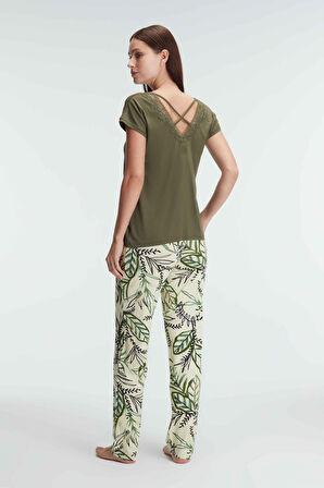 Kadın Kısa Kol V Yaka Viskon Çiçek Desenli Yazlık Örme Dantel Detaylı Pijama Takımı