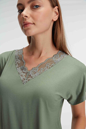 Kadın Kısa Kol V Yaka Viskon Çiçek Desenli Yazlık Örme Dantel Detaylı Pijama Takımı