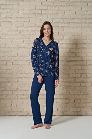 Kadın Önden Düğmeli Üst Kısmı Yaprak Desenli Uzun Kollu Pijama Takımı