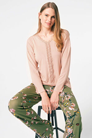 Kadın Somon Uzun Kol V Yaka Viskon Çiçek Desenli Kışlık Örme Normal Bel Dantel Detaylı Pijama Takımı