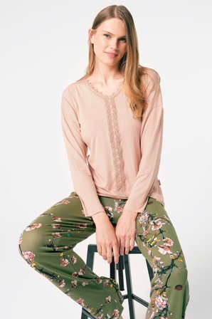 Kadın Somon Uzun Kol V Yaka Viskon Çiçek Desenli Kışlık Örme Normal Bel Dantel Detaylı Pijama Takımı