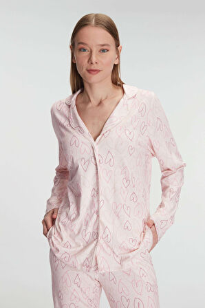 Kadın Pembe Uzun Kollu Kalp Desenli Yaka Detaylı Önden Düğmeli Pijama Takımı