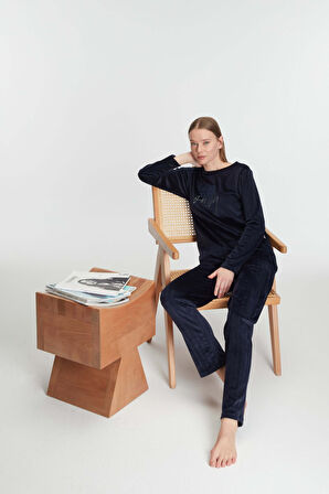 Kadın Lacivert Uzun Kollu Yazı Detaylı Polarlı Pijama Takımı