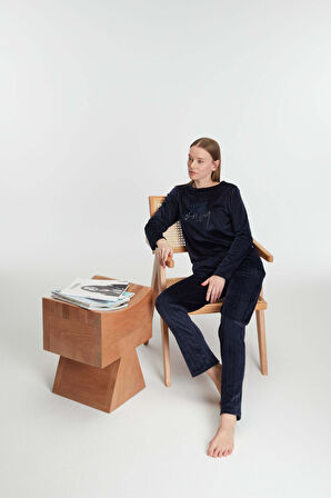 Kadın Lacivert Uzun Kollu Yazı Detaylı Polarlı Pijama Takımı