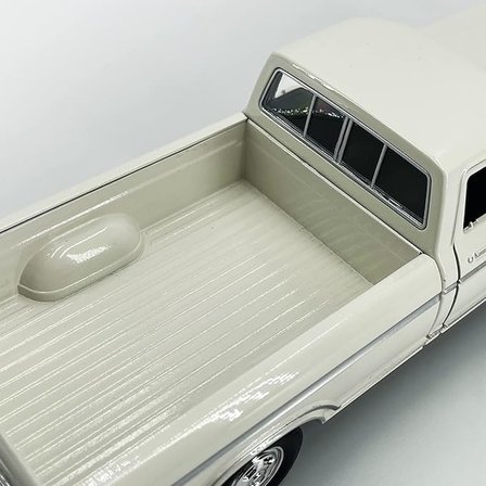 Motormax 1977 Ford F-150 Custom Pickup Yeşil 1/24 Model Araba Beyaz